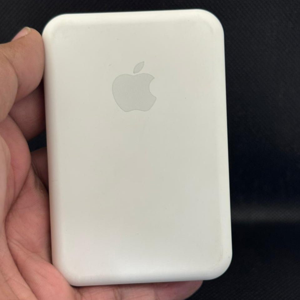 iPhone MagSafe Power Bank - Spectro.pk